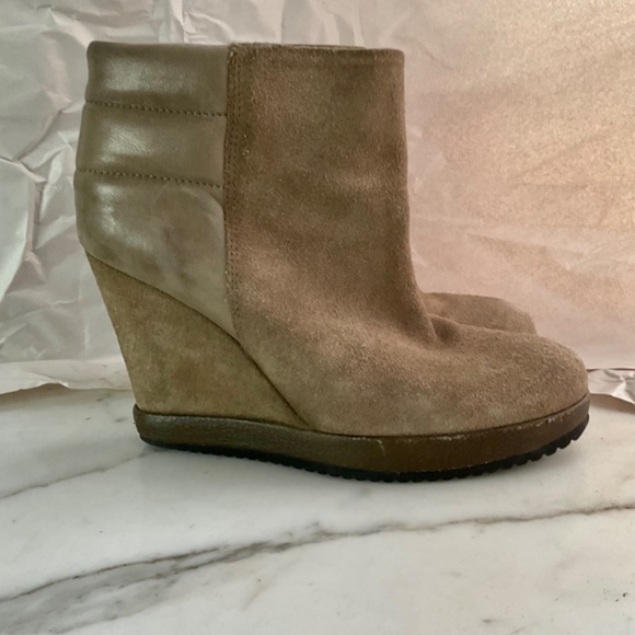SURFACE TO AIR Platform Wedge Taupe Suede bootie 40 US 9.5 - Picture 2 of 7